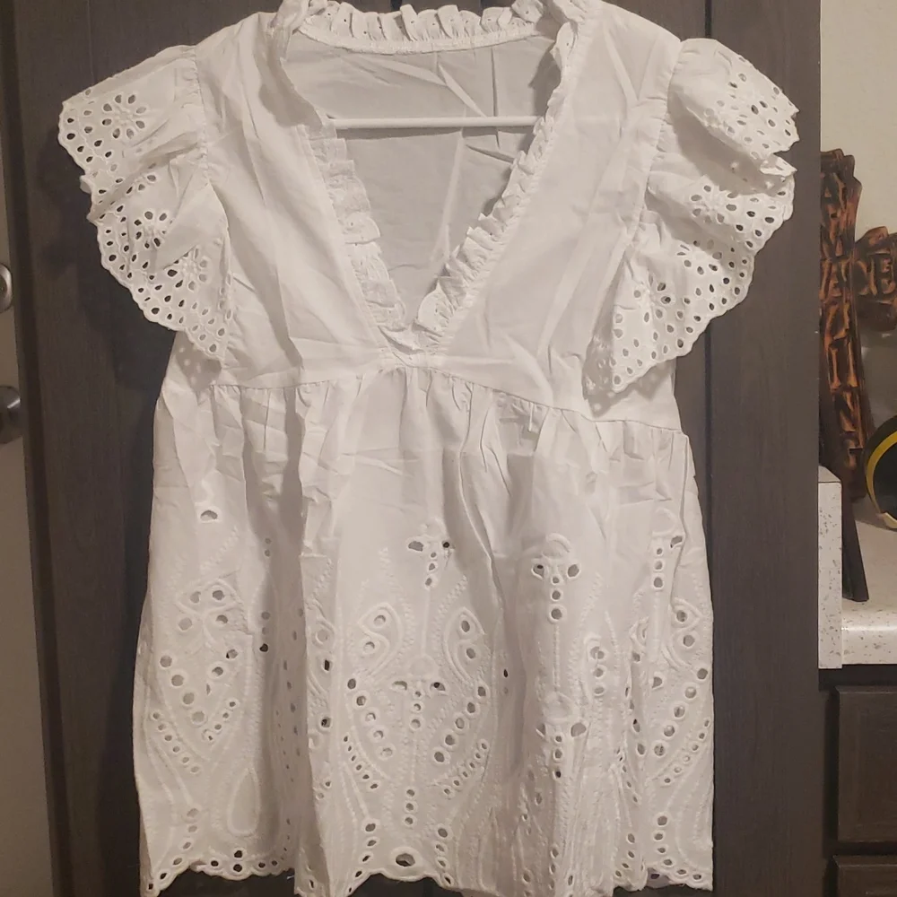 New boutique Cotton perforating ruffle sleeves top - Picture 7 of 11